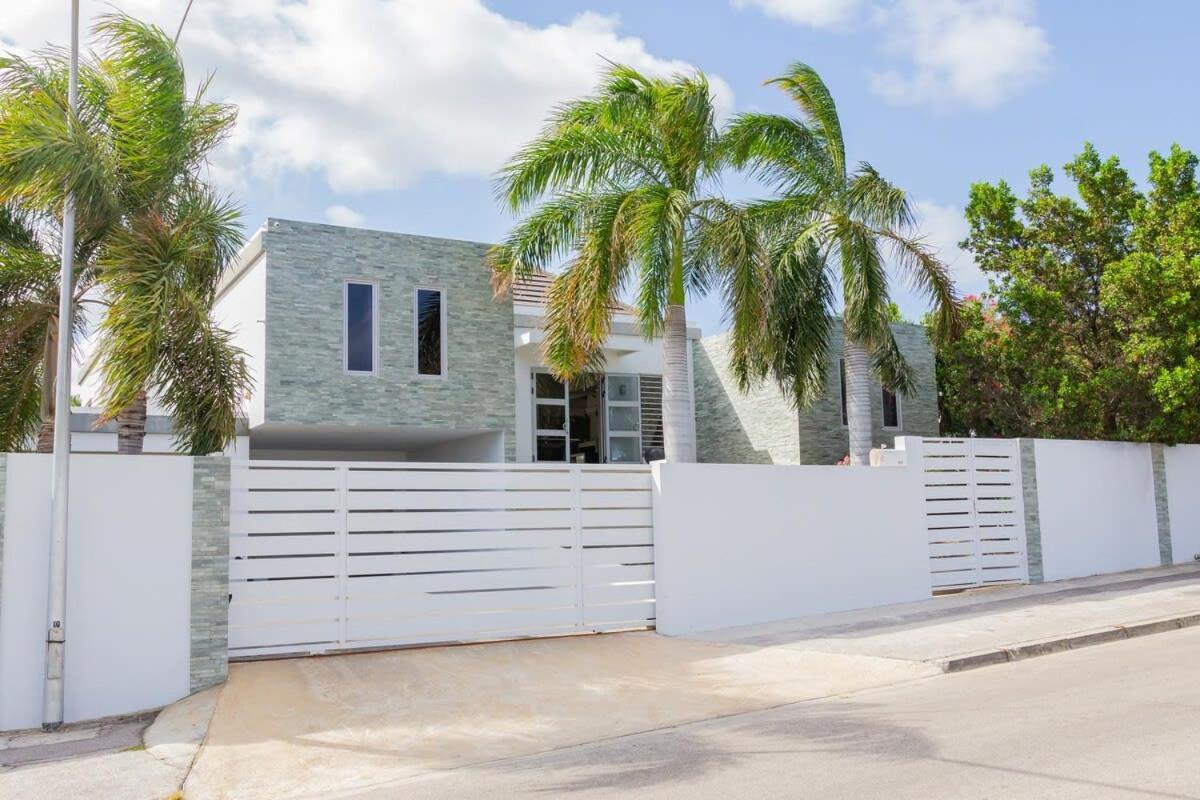 Stylish 4 Bedroom Modern Villa Design, Walking Distance From The Beach Jan Thiel Extérieur photo