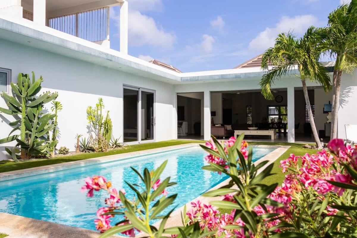 Stylish 4 Bedroom Modern Villa Design, Walking Distance From The Beach Jan Thiel Extérieur photo